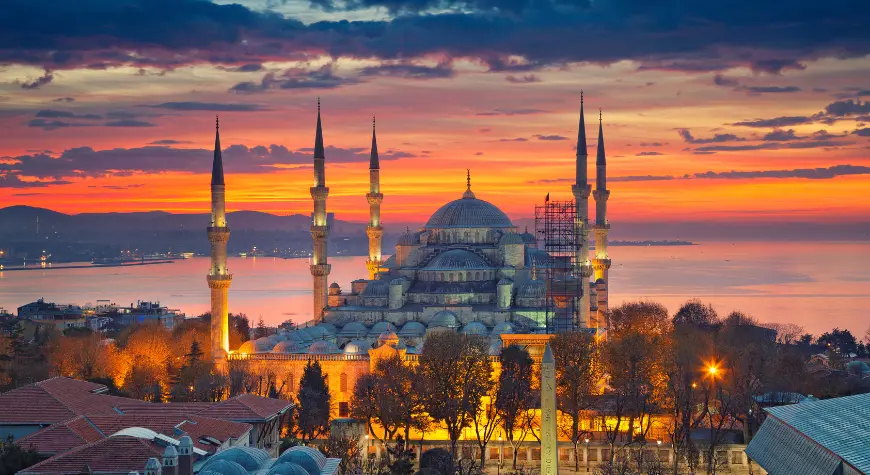 Blue Mosque in Istanbul against a vibrant sunset